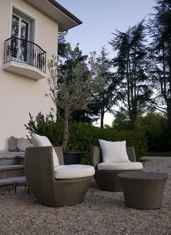 Bed and Breakfast La Maison De Roussille Francheville  Экстерьер фото