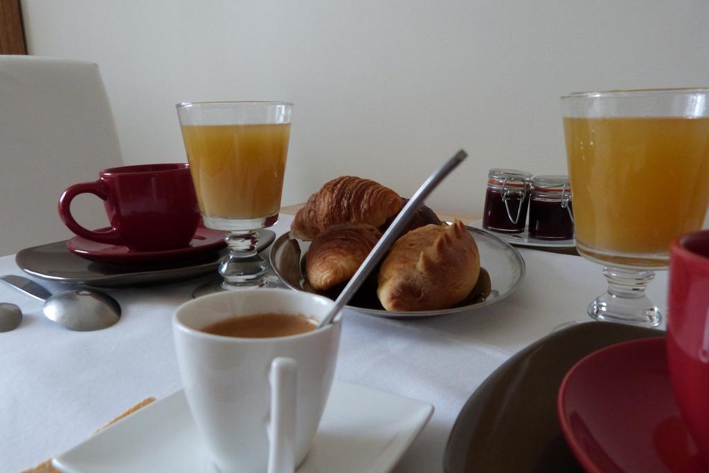 Bed and Breakfast La Maison De Roussille Francheville  Экстерьер фото